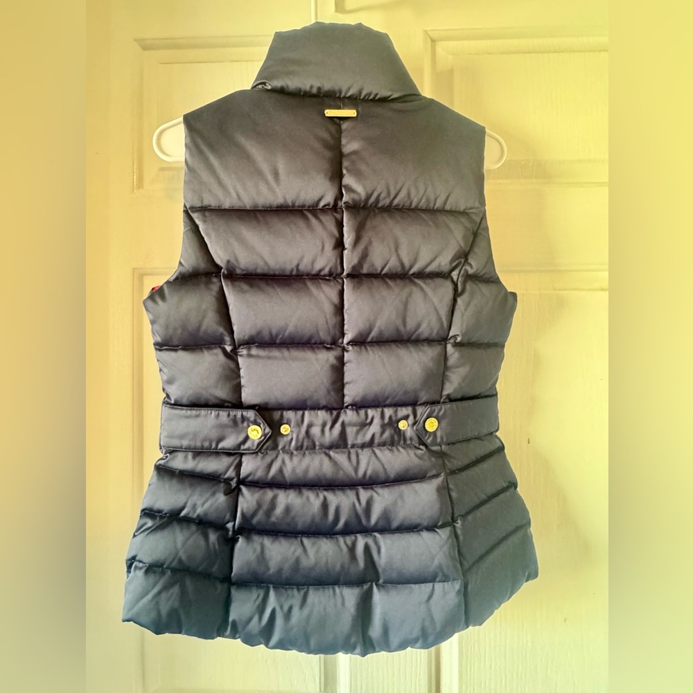 LILLY PULITZER Navy Fitted Slimming “Isabelle” Puffer Vest floral inner lining - Picture 5 of 16